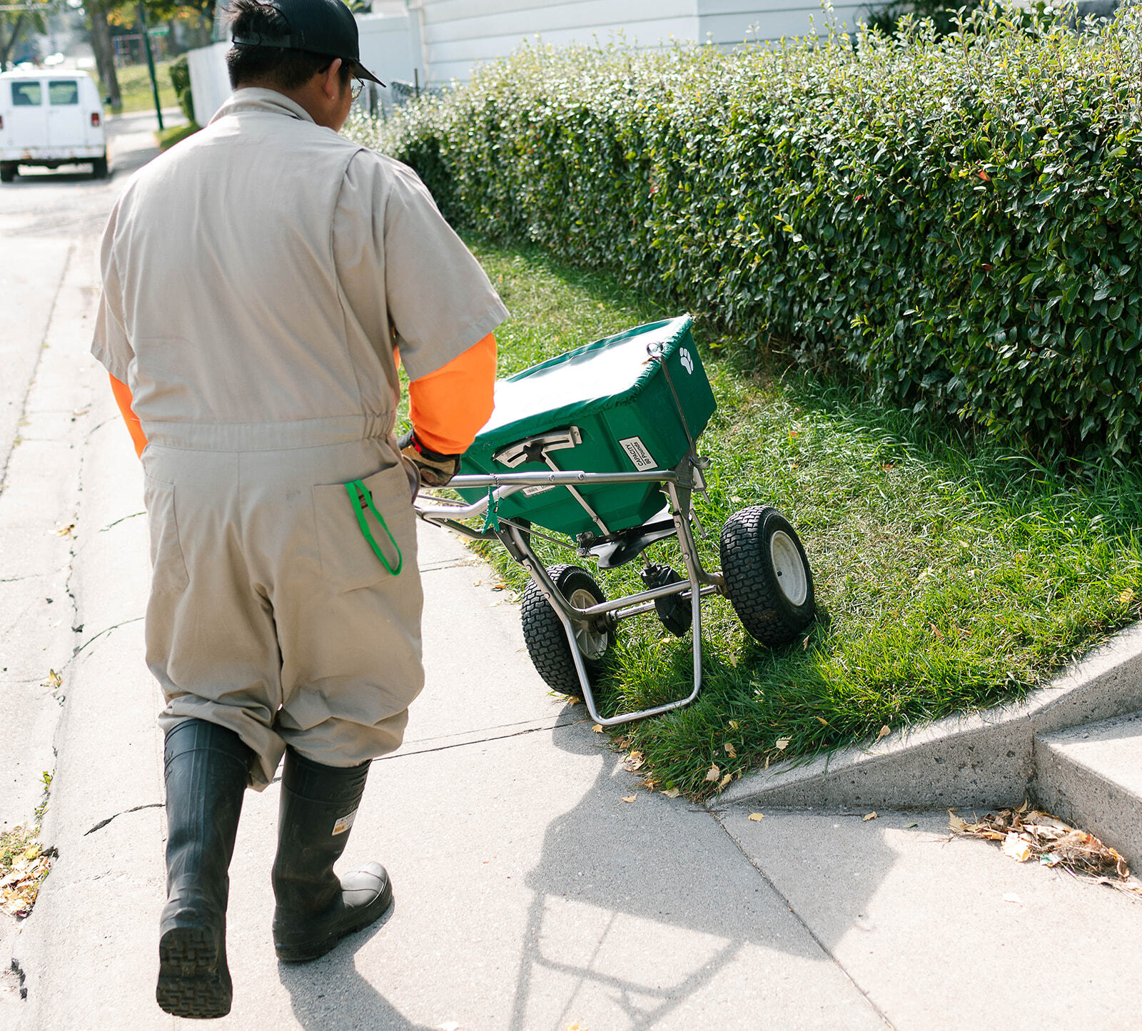 Spring Lawn Fertilizing Guide: When and How to Feed Your Grass